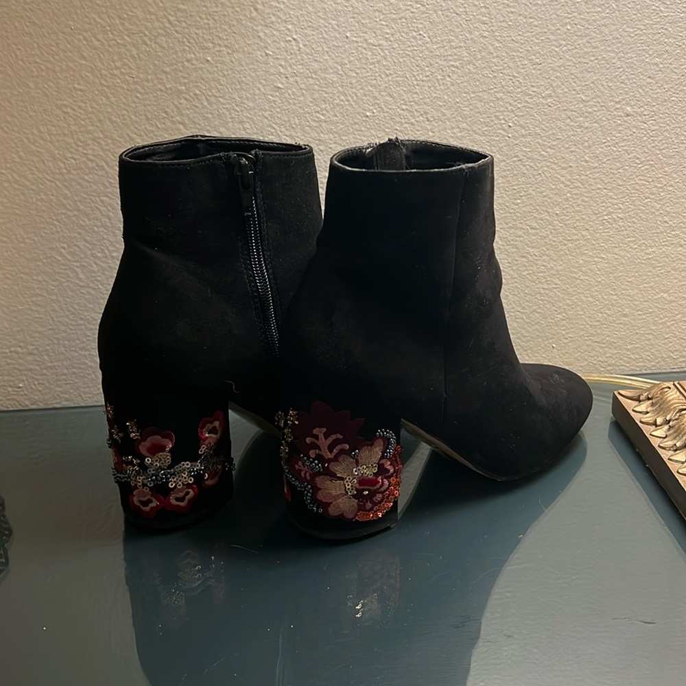 Express beaded heeled bootie. Size 7.